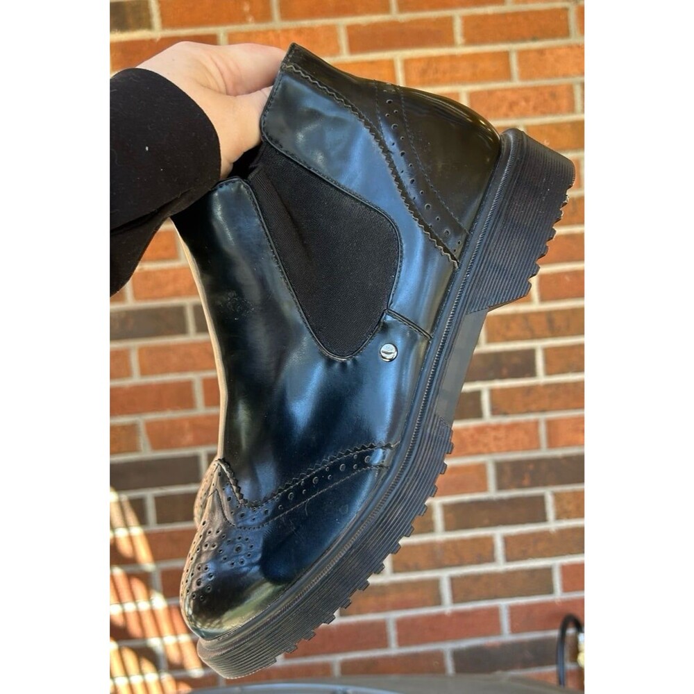 Boots - Picture 3 of 5